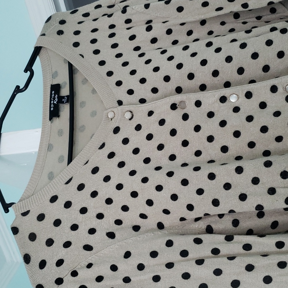 A Spense polka dots kardigan.